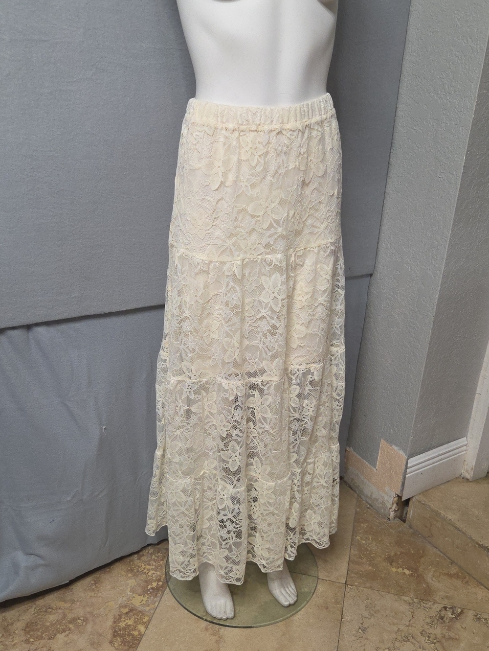 Vigoss Cream Lace Tiered Maxi Skirt Xsmall Size.